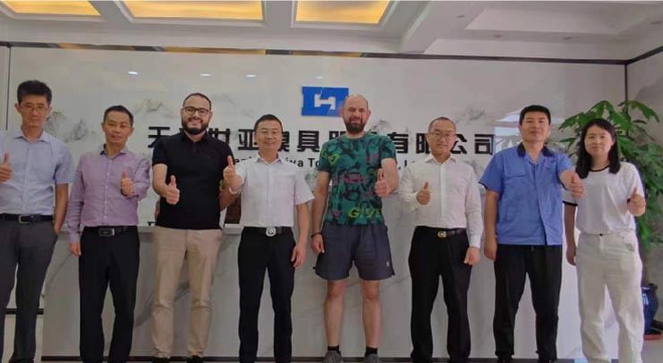 热烈欢迎俄罗斯客户来我司实地考察
